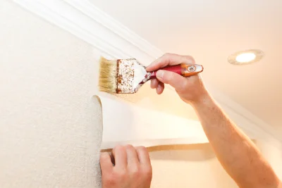 Pose de papier peint à Lison — revêtements muraux et toiles de verre